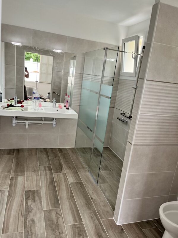 Équipements sécurité salle de bain